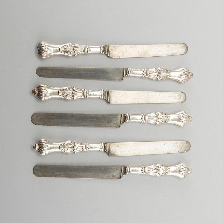 Eleven 19th century silver knifes. Total weight incl steel, app 300 grams.