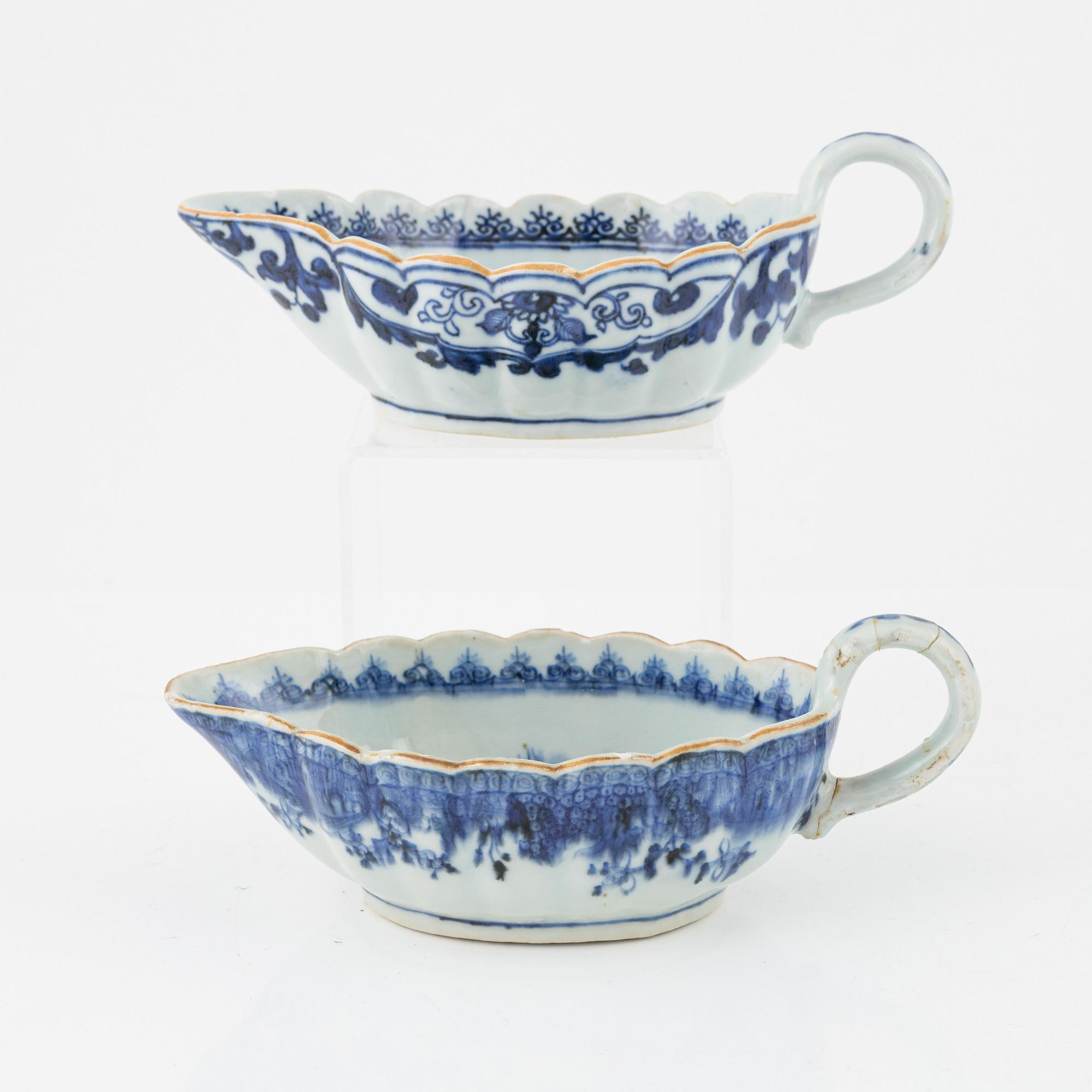 Vaser, ett par, Kina, Kangxi-stil, 1800-tal, Såssnipor, ett par, 17/1800-tal, samt ett fat, Kina, Qianlong (1736-95).