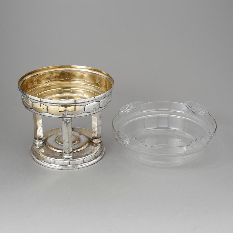 UPPSATSSKÅL, nysilver och glas. 1920-tal.