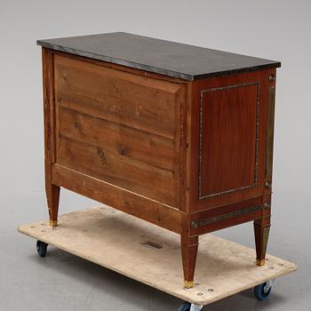 A gustavian style chest of drawers. First half of the 20th century.