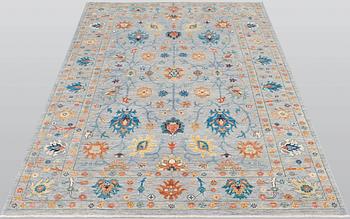 A Ziegler Design carpet, ca 240 x 167 cm.