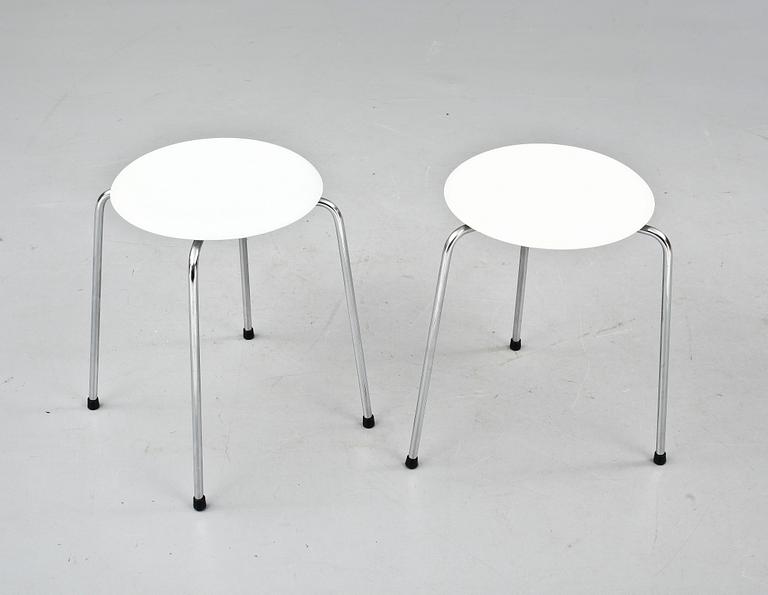 PALLAR, 2 st, Arne Jacobsen, Fritz Hansen, Danmark, 1900-talets andra hälft.