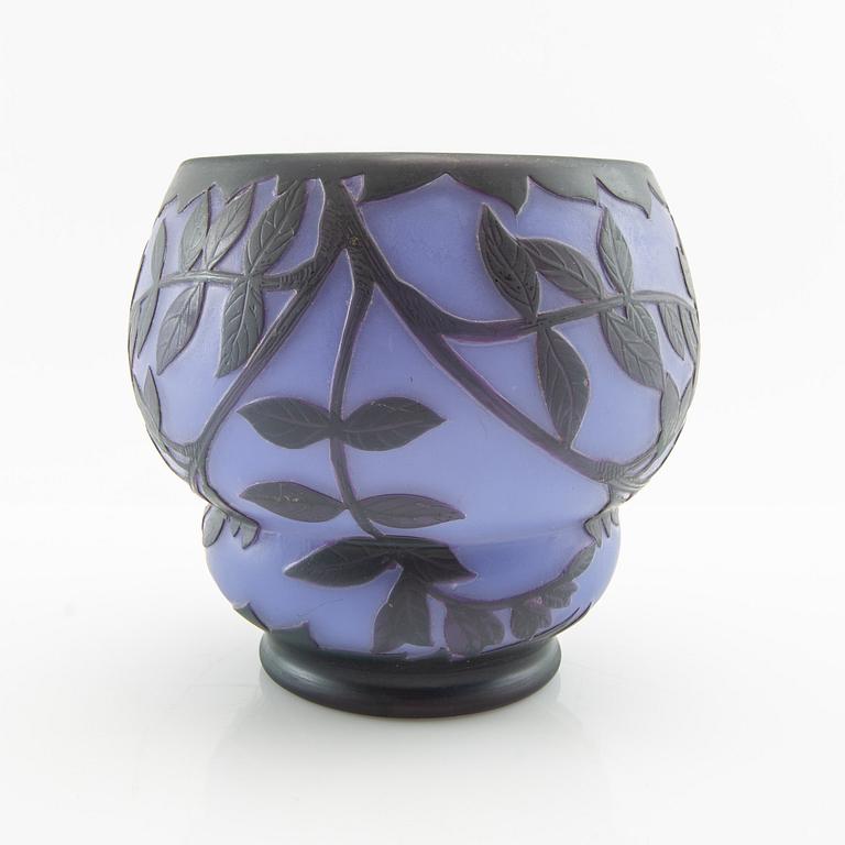 Vase, signed Richard Art Nouveau early 20th century.