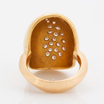 Brillant-cut diamond paisley ring, Karl-Heinz Sauer.