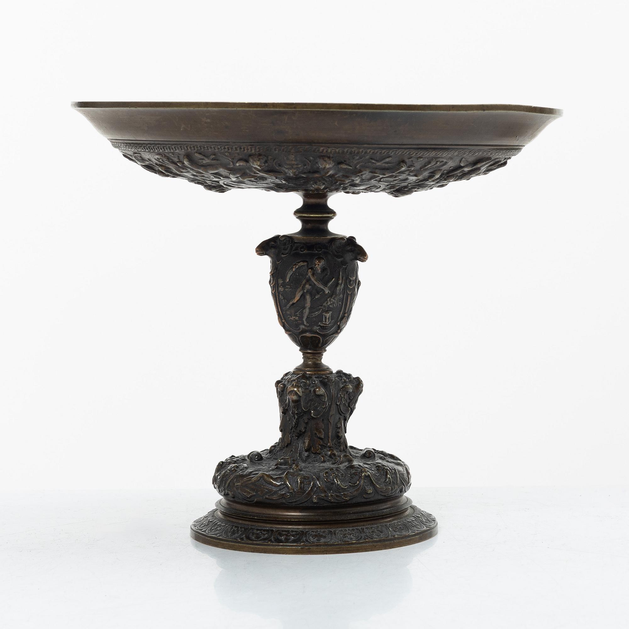 Tazza, bronze, circa 1900.