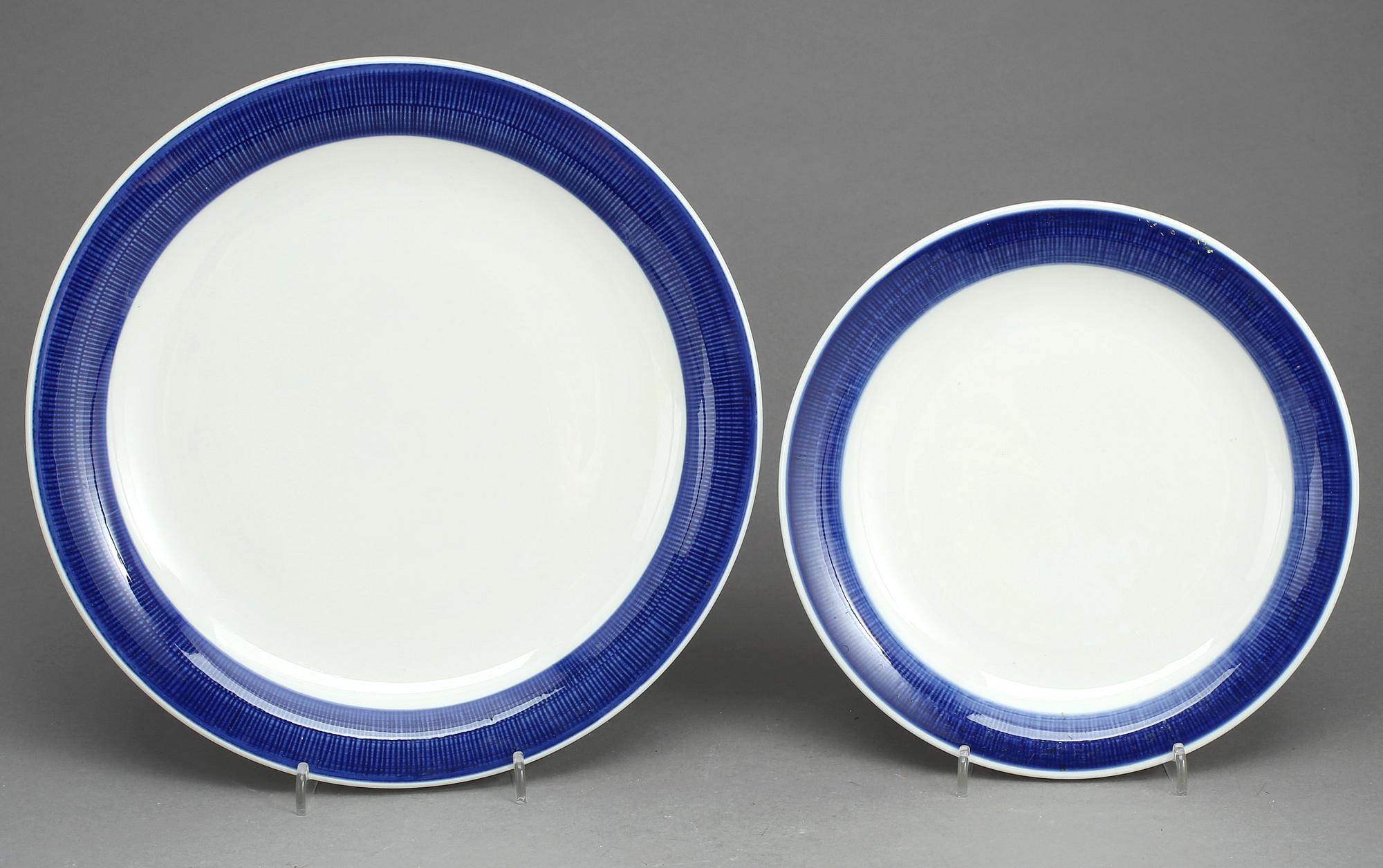 SERVISDELAR, 13 st, porslin, "Koka blå", Hertha Bengtsson, Rörstrand, 1956-88.