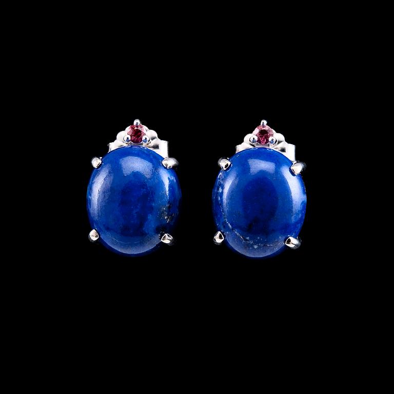 ÖRHÄNGEN, afganistansk lapis lazuli, rubiner 0.08 ct.