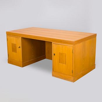 Eliel Saarinen, An early 20th-century writing desk for The Finnish State Railways.