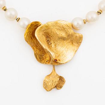 Collier med hänge/lås Ole Lynggaard 18K guld med odlade pärlor.