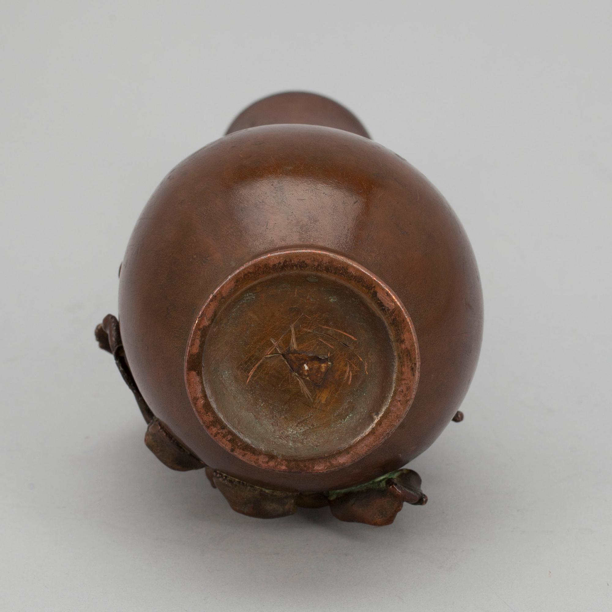 VAS, keramik med kopparyta. Ca 1900.