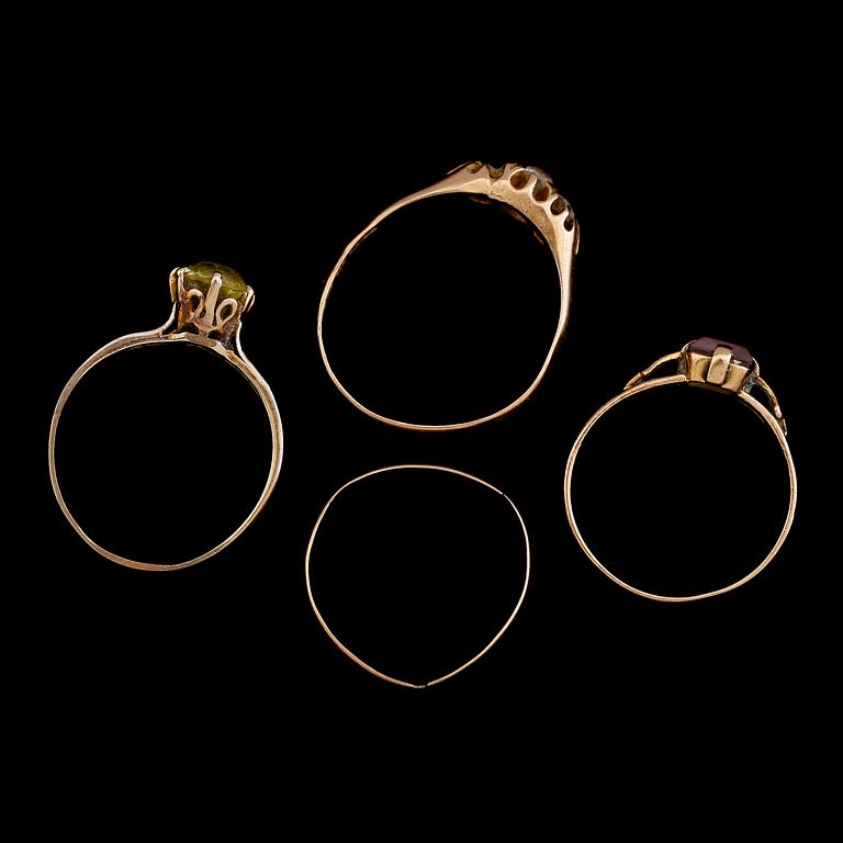 RINGAR, 4 st, 10 k, 14 k samt 18 k guld, med olika stenar. Total vikt med stenar ca 7 gram.