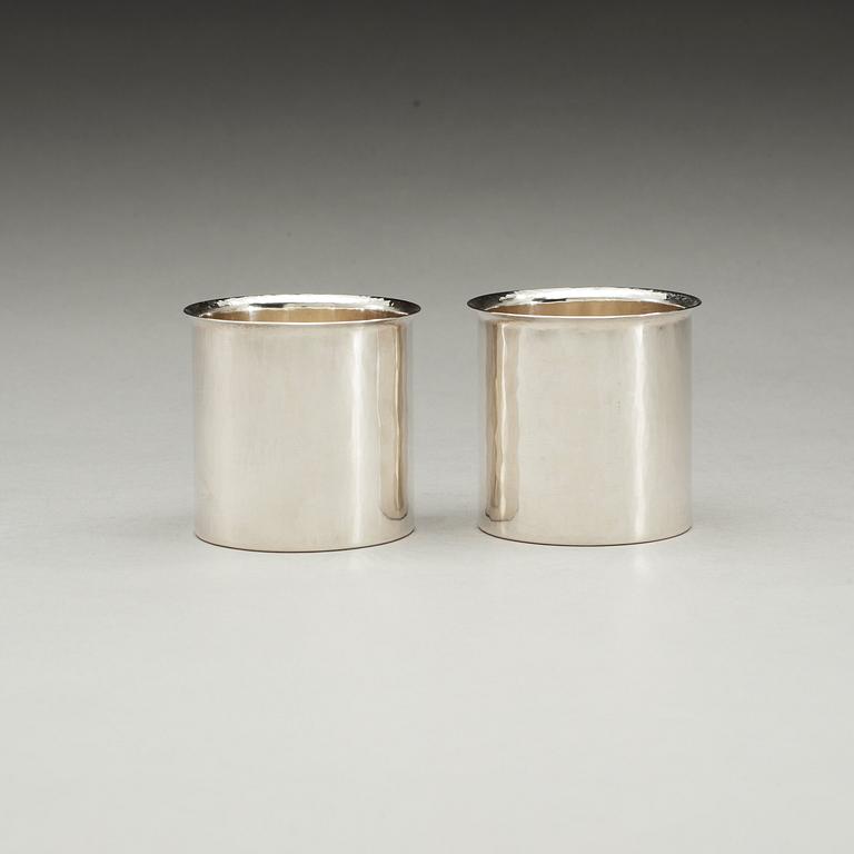 Two Olle Ohlsson sterling beakers. Stockholm 1992. (2).