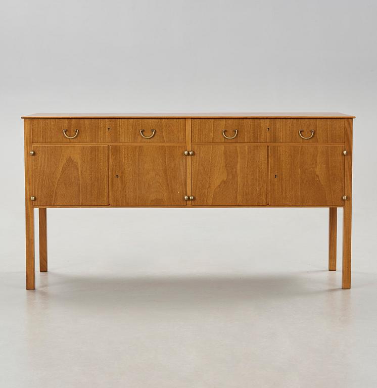 JOSEF FRANK, sideboard för Firma Svenskt Tenn.