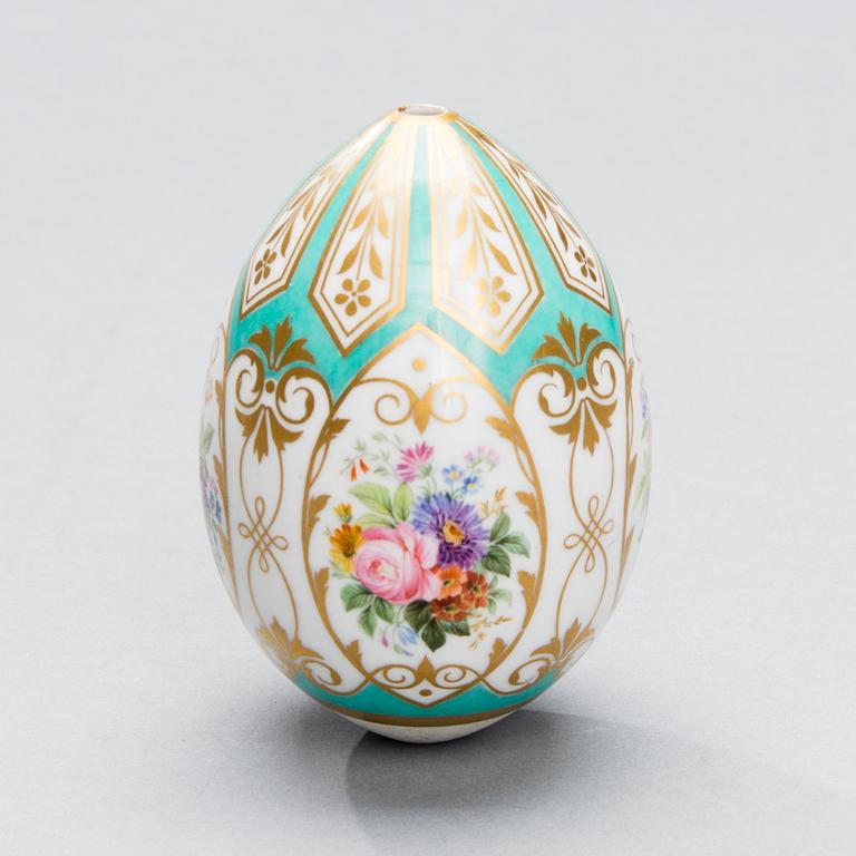 AN EASTER EGG, porcelain, Russia, late 19th century.