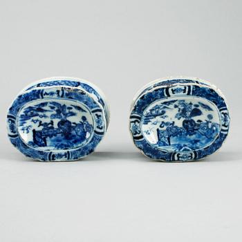 SALTKAR, 4 st, porslin, Kina, Qianlong (1736-1795).