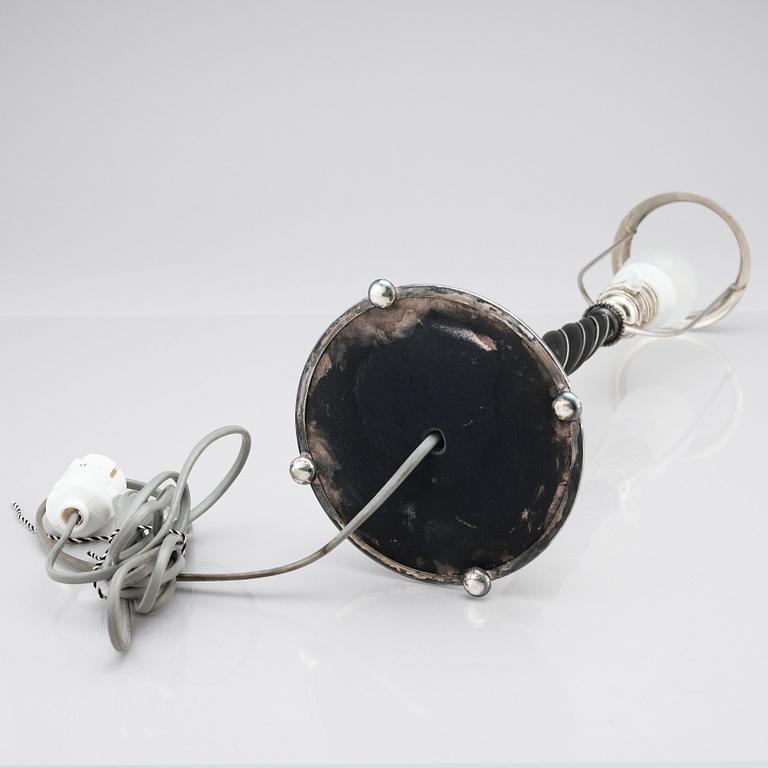 K. Anderson, bordslampa, Stockholm 1926, silver och svärtat trä.
