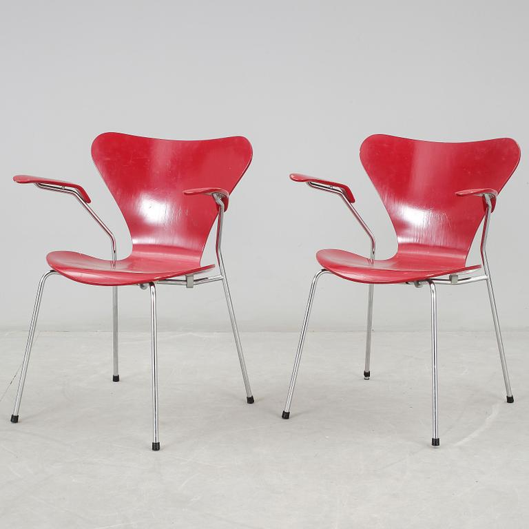 KARMSTOLAR, ett par, "Sjuan", Arne Jacobsen, 1900-tal.