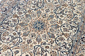 Carpet, Nain approx. 255 x 162 cm.