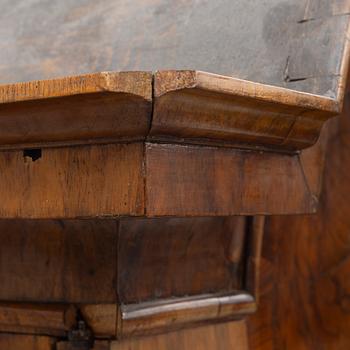 Salsskåp, 1700-talets andra hälft. Rokoko.