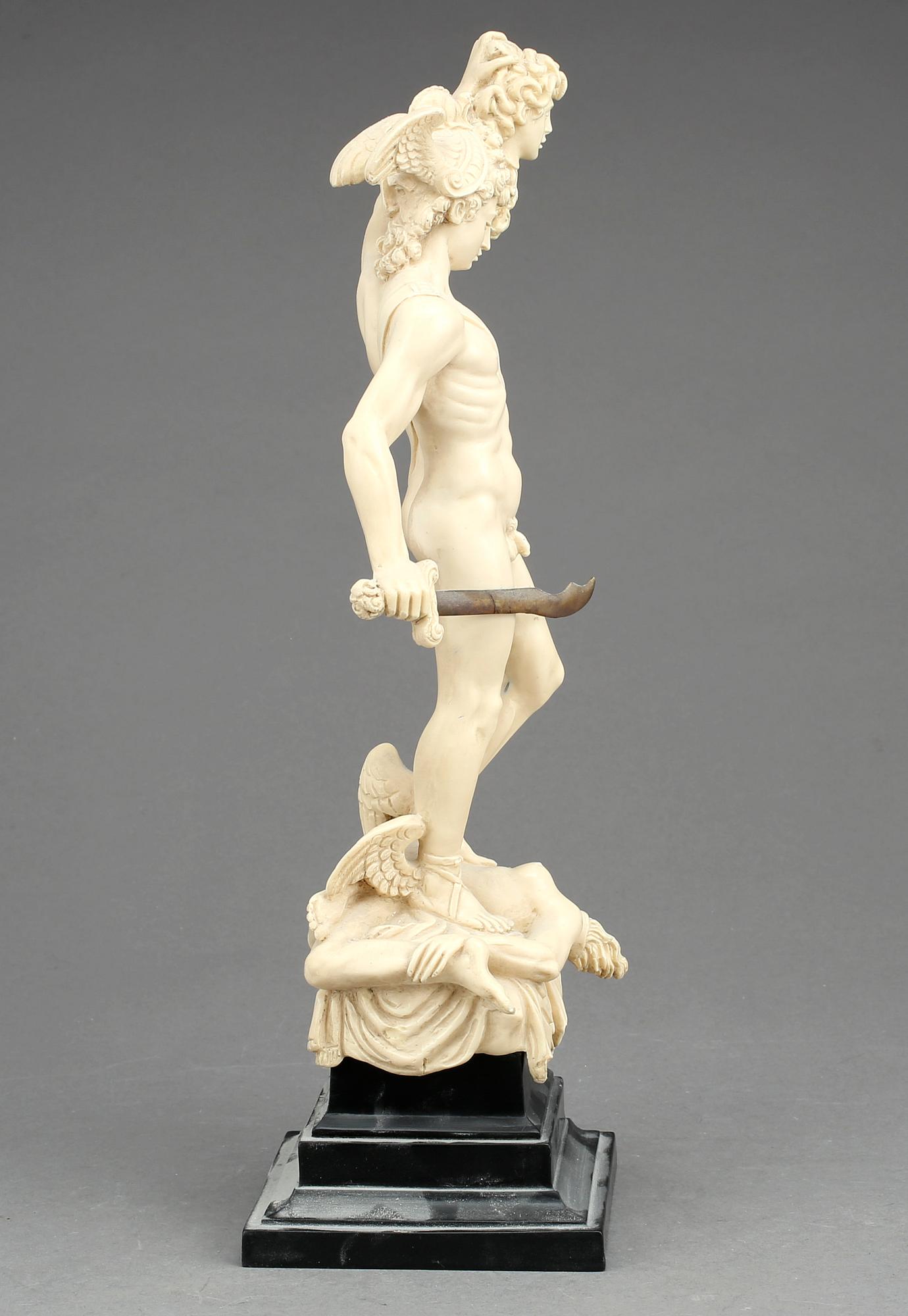 SKULPTUR, konstmassa, sign G. Ruggeri. 1900-talets andra hälft.
