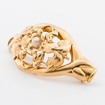 BROSCH, 18K gold with 1 cultured bouton pearl, Swedish hallmarks 1954.