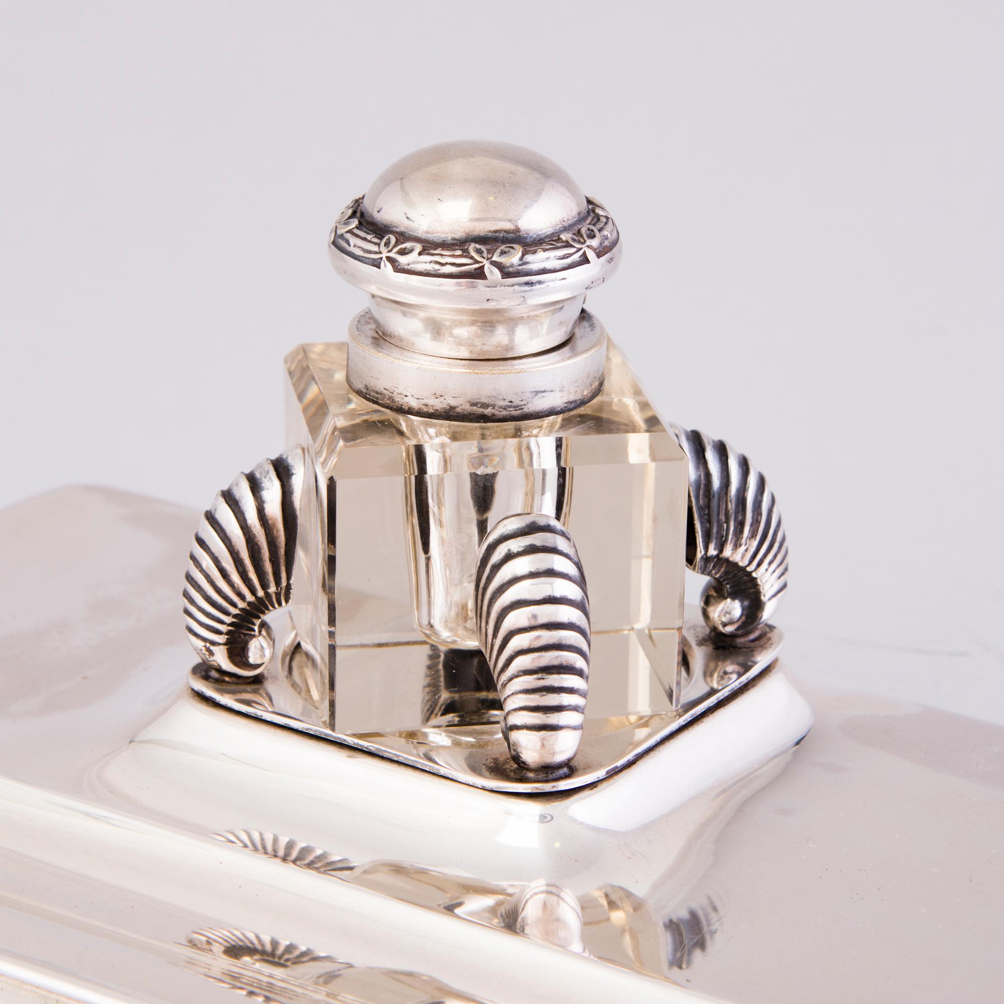 A silver ink stand and a silver pen, Kultakeskus, Hämeenlinna 1936 and Suomen Kultaseppä oy, Turku 1923.