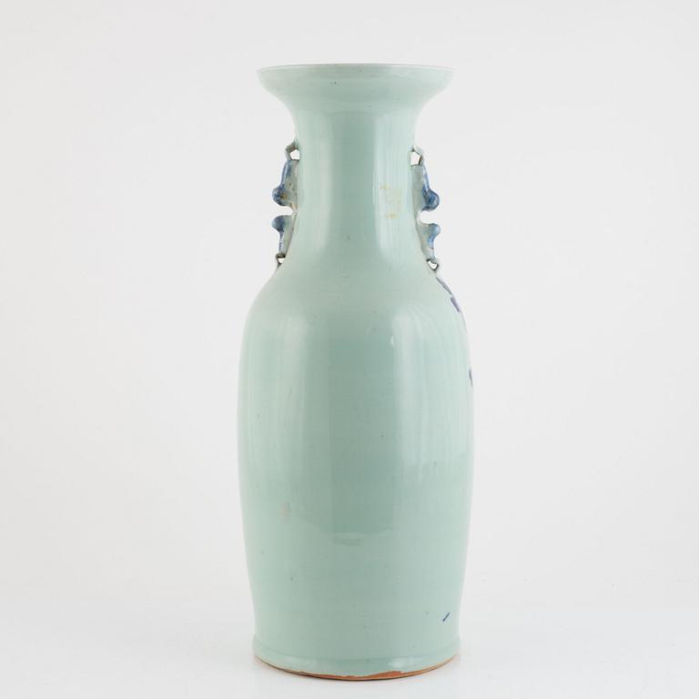 A porcelain floor vase, China, 19th century.