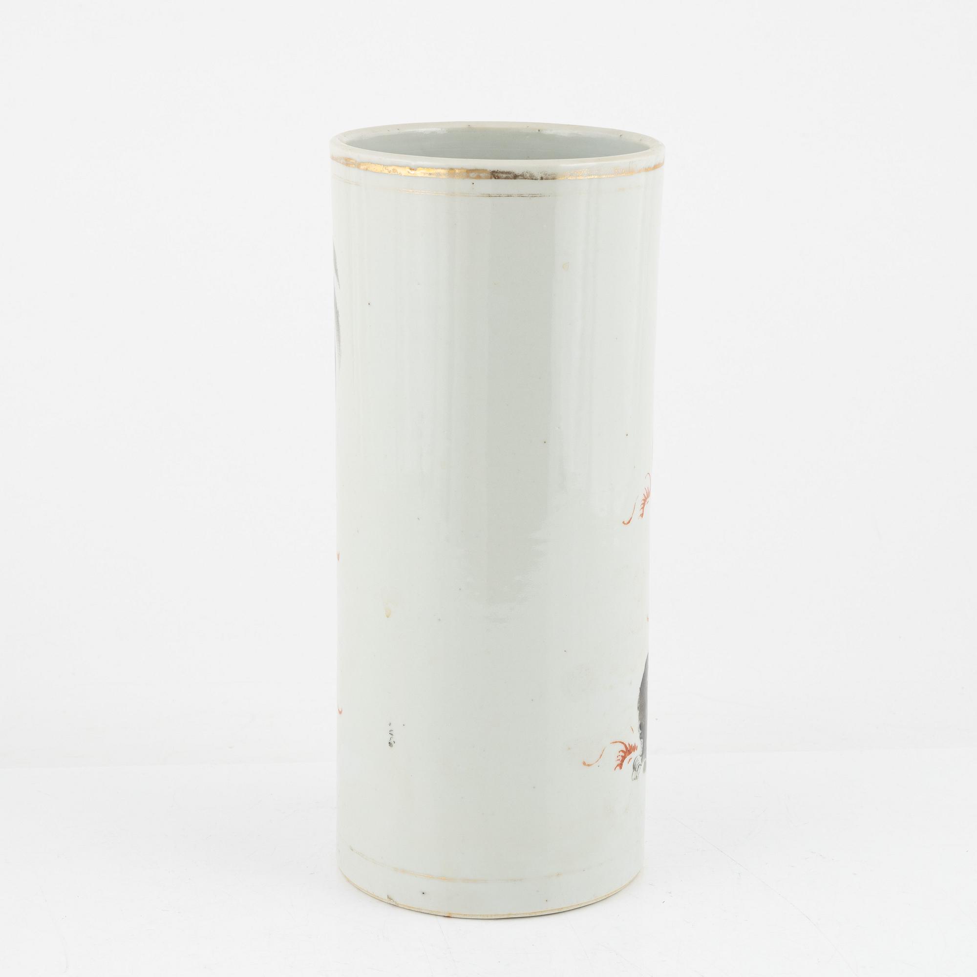 A porcelain brush stand, China, 20th century.
