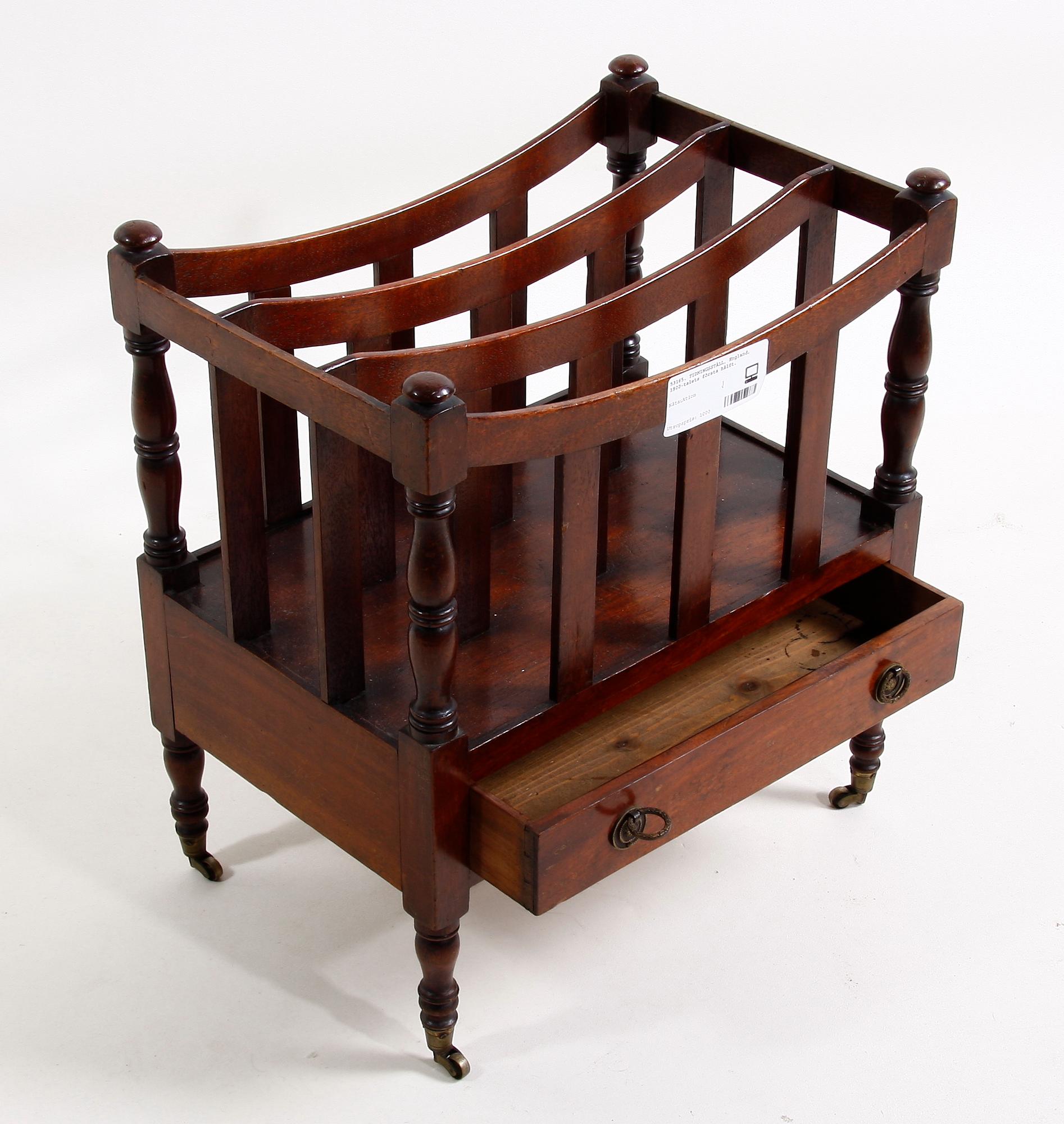 TIDNINGSSTÄLL, England, 1900-talets första hälft.