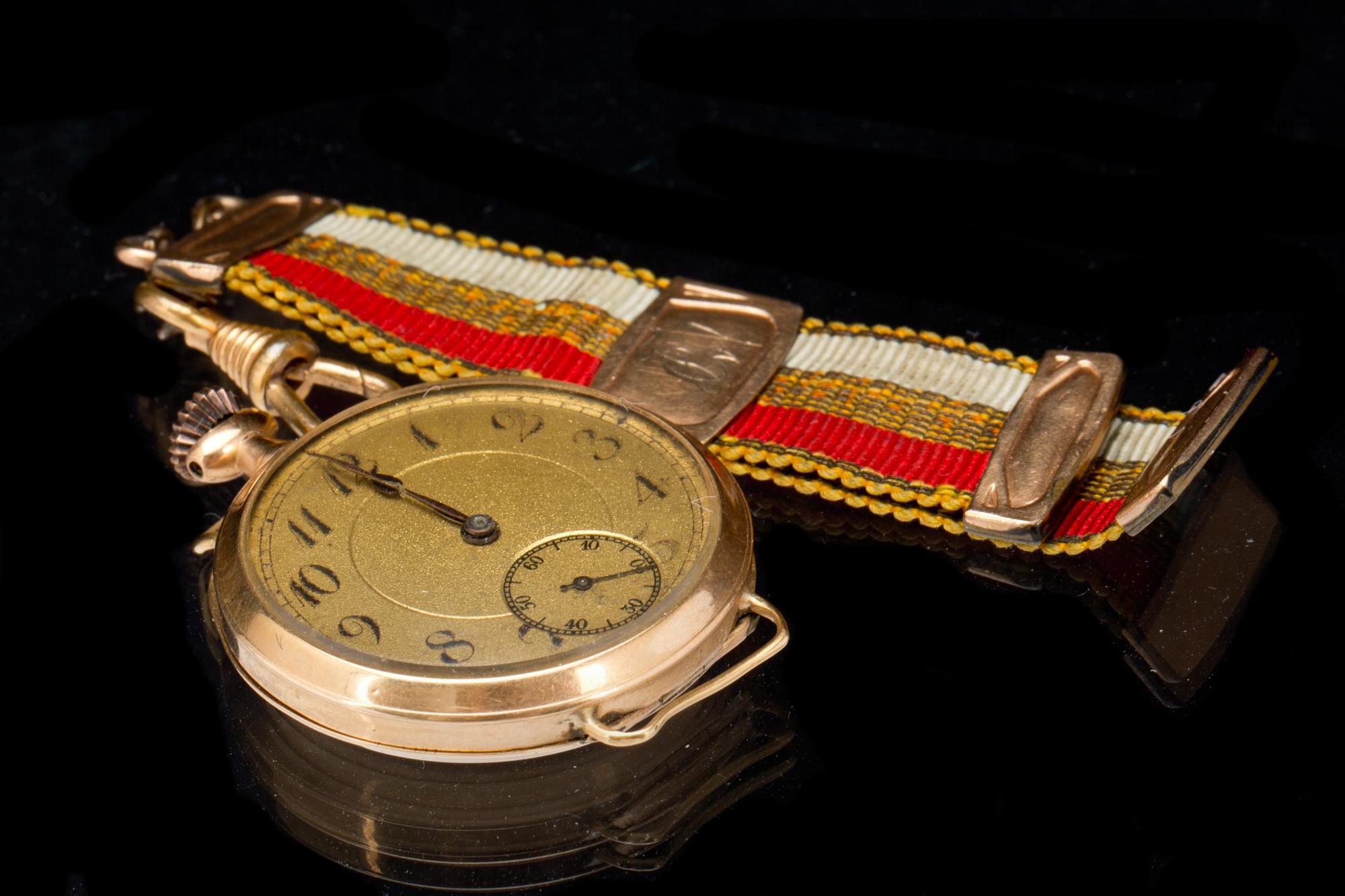 FICKUR, 14k guld. 1900-talets början. Tot 17g.