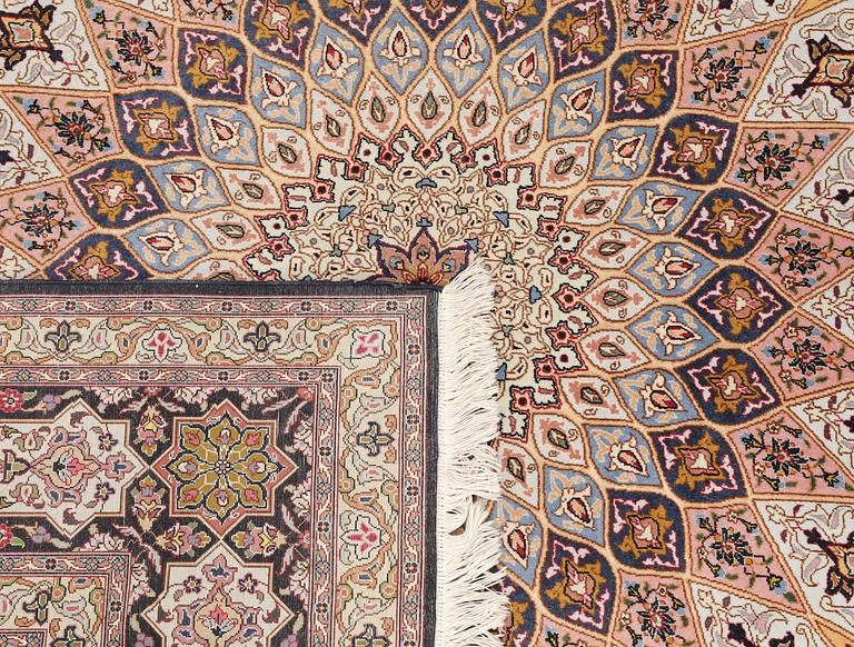 A part silk Tabriz carpet, so-called 50 Raj, approx. 266 x 248 cm.