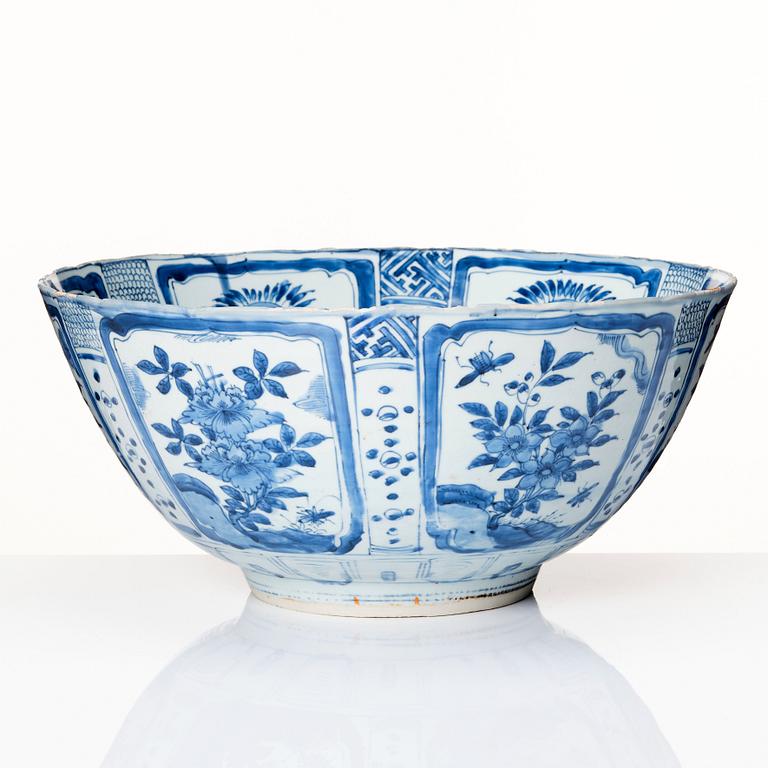 A massive blue and white kraak punch bowl, Ming dynasty, Wanli (1572-1622).