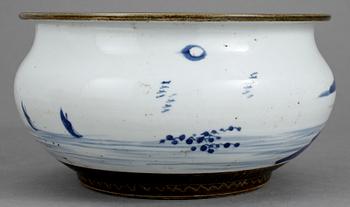 RÖKELSEKAR, porslin Qingdynastin 1800-tal.