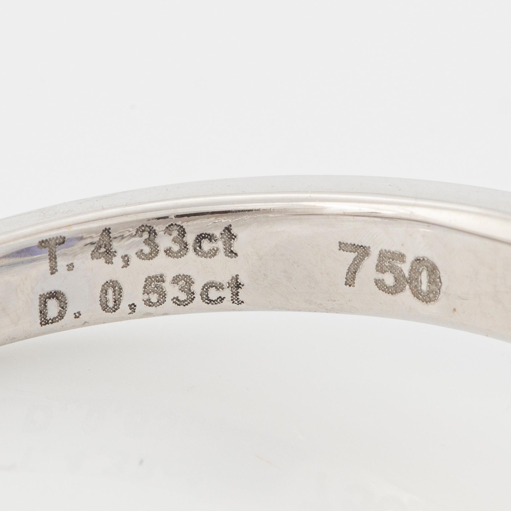 Ring in 18K white gold with tanzanite and baguette-cut diamonds.