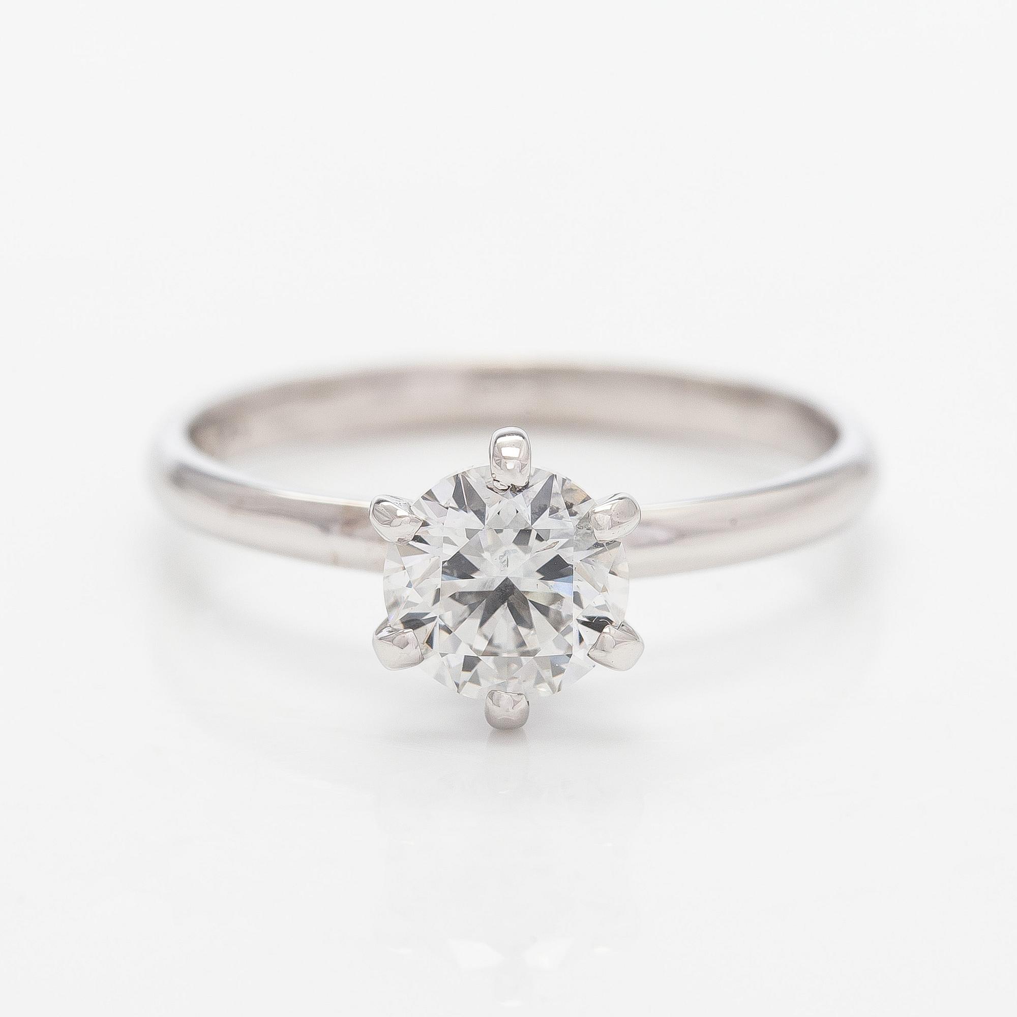 Ring, solitaire, brilliant cut diamond, 14K white gold.
