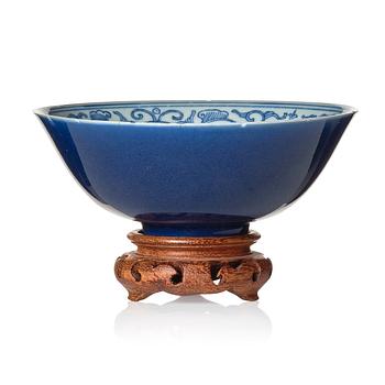 1149. A blue and white bowl, Qing dynasty with Qianlong Mark.