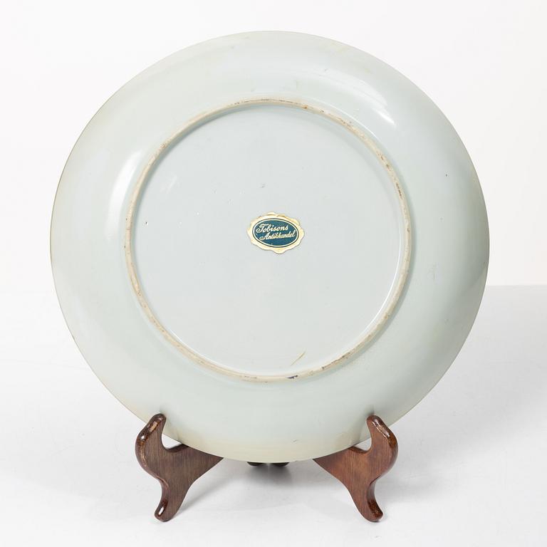 A porcelain bowl dish, China, Qianlong (1736–95).