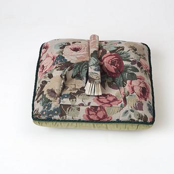 Nina Saunders, "Lovely".