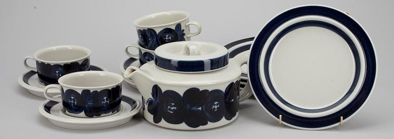 SERVISDELAR, 9 st, stengods, "Anemone" Ulla Procopé, Arabia 1970-tal.