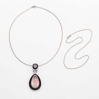 A 14K and 18k gold neackle with diamonds ca. 0.31 ct on total, onyxes, rose quartz and amethysts.