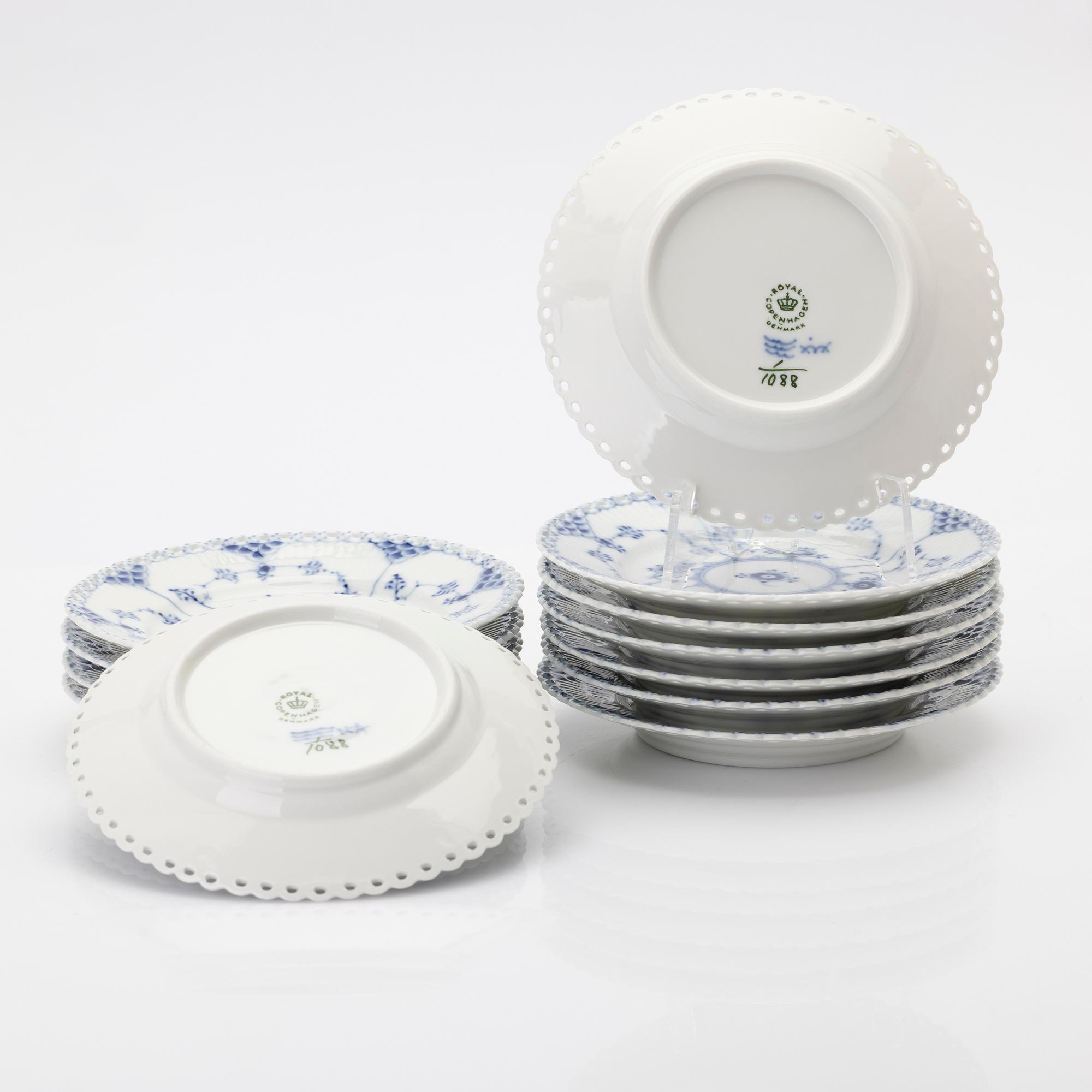 Royal Copenhagen, assietter, 12 st, porslin, "Musselmalet helblonde", Danmark.