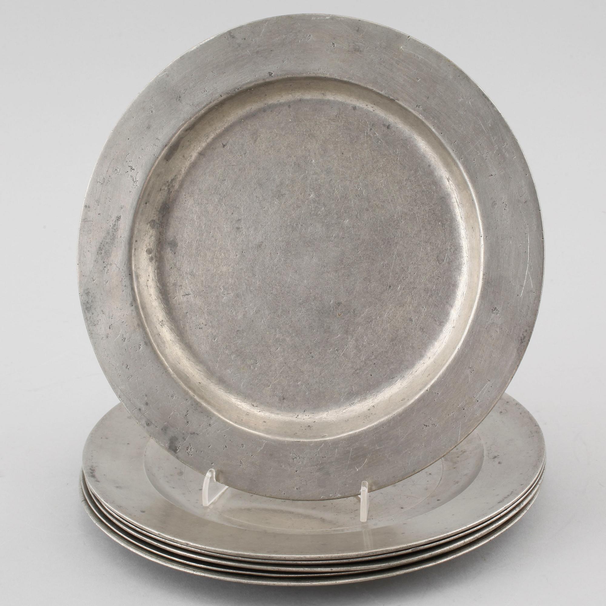 TALLRIKAR, 6 st, tenn, London och Örebro, 1700- och 1800-tal.