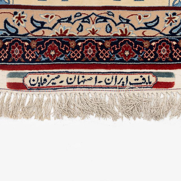 Mattor, ett par, figurala, Isfahan, centrala Persien, signerade (Mohammad) Seirafian, ca 120 x 77 resp 114 x 74 cm.
