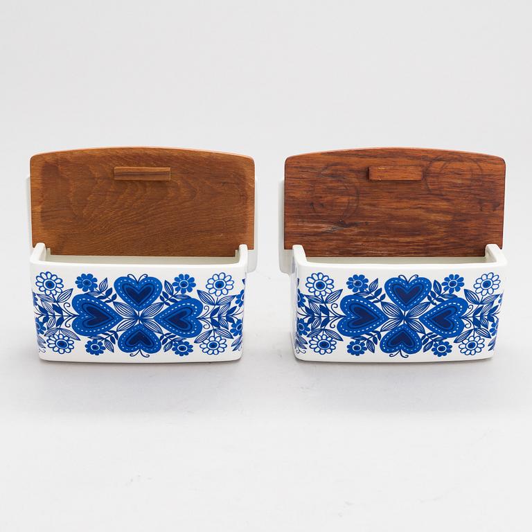 Raija Uosikkinen, Two faience wall jars "Sirpa"for Arabia, 1960s.