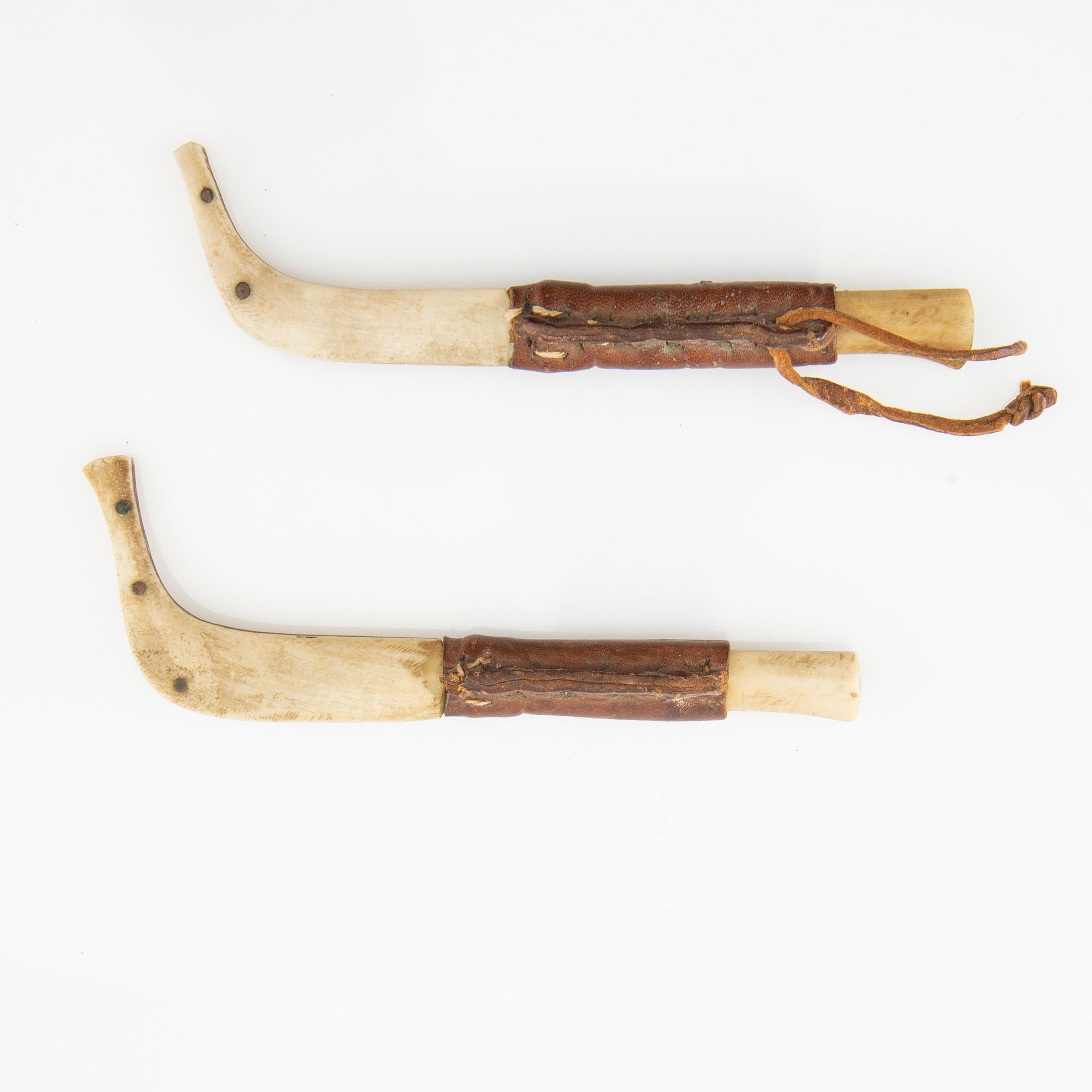 Miniature half-horn knives, 2 pcs. and three bone rings including Nikolaus Fankki.