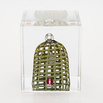 Oiva Toikka, årskub, signerad Oiva Toikka, Nuutajärvi 2002, numrerad 109/2000.