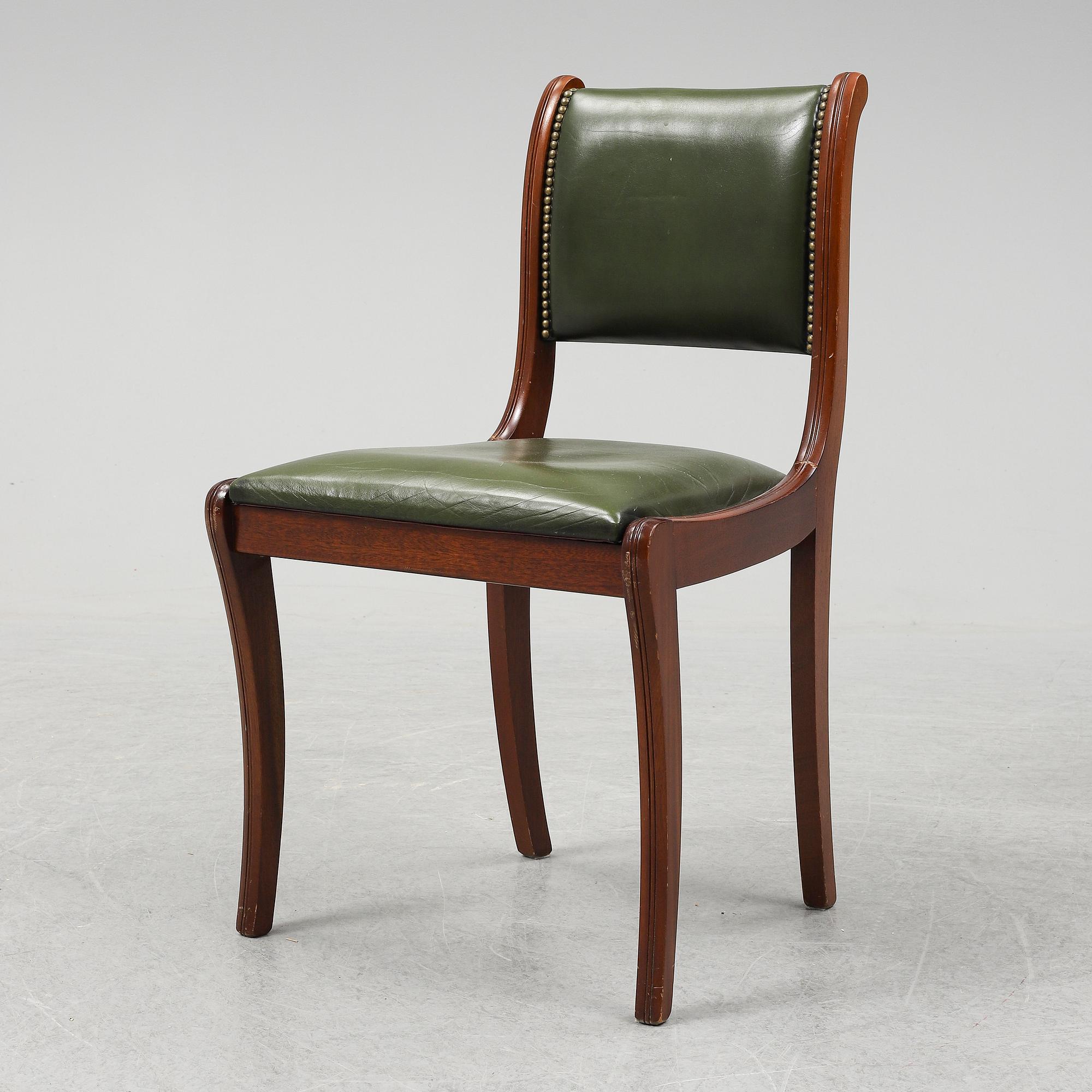 SKRIVBORD OCH STOL, England, 1900-talets slut.