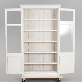 VITRINSKÅP, 1800-tal.