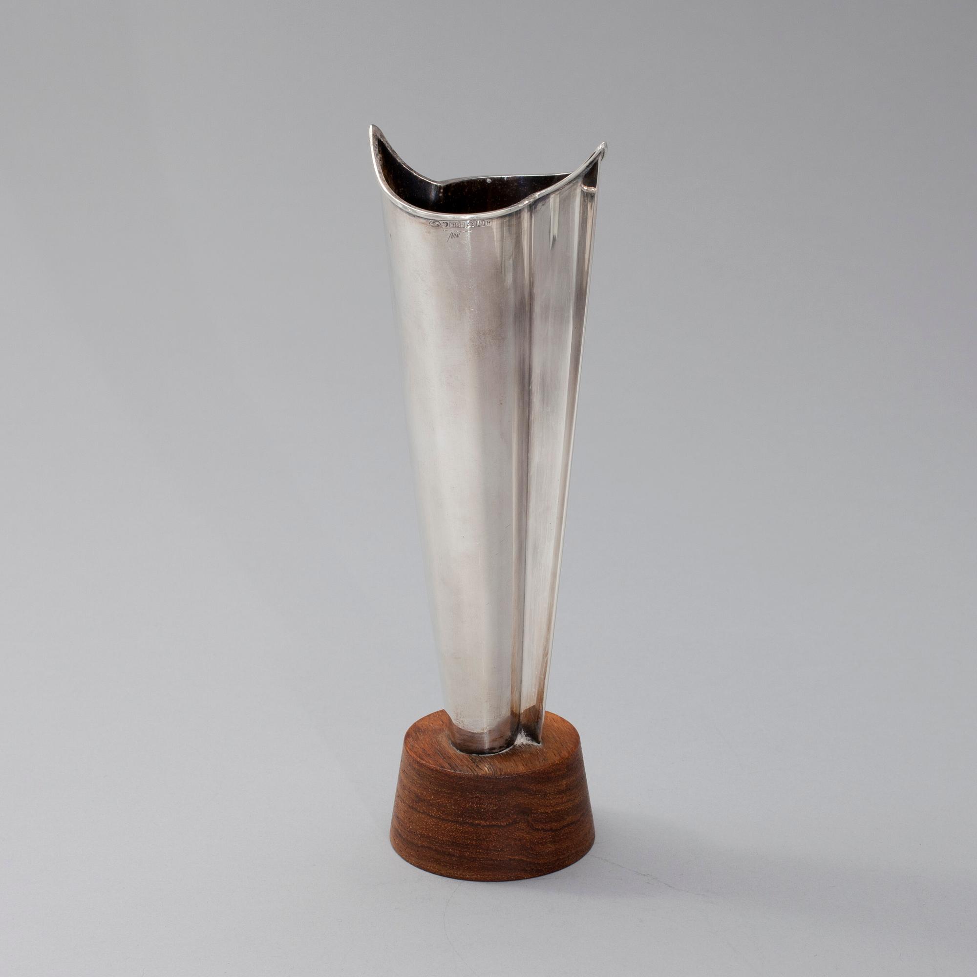 VAS, silver och teak, Tapio Wirkkala, Hopeakeskus, Tavastehus 1964.