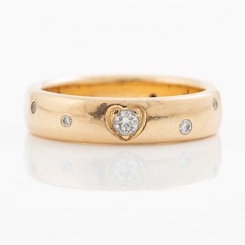 Ring, 18K gold with brilliant-cut diamonds.